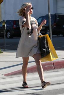 Reese Witherspoon feet photo thumbnail