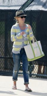Reese Witherspoon feet photo thumbnail