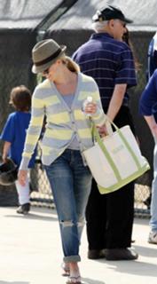 Reese Witherspoon feet photo thumbnail