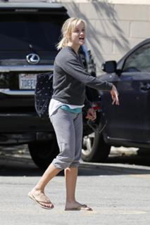 Reese Witherspoon feet photo thumbnail