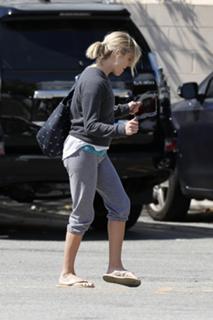 Reese Witherspoon feet photo thumbnail