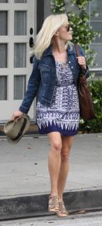 Reese Witherspoon feet photo thumbnail