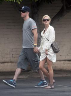 Reese Witherspoon feet photo thumbnail