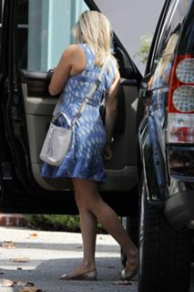 Reese Witherspoon feet photo thumbnail