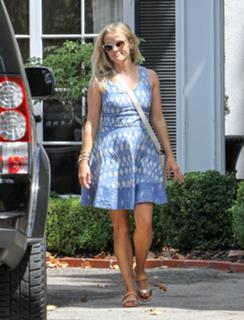 Reese Witherspoon feet photo thumbnail