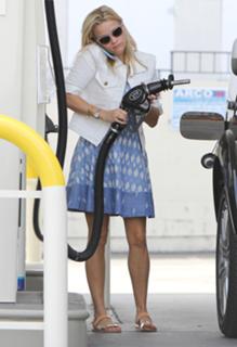 Reese Witherspoon feet photo thumbnail