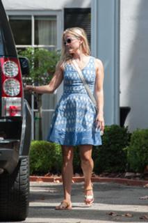 Reese Witherspoon feet photo thumbnail