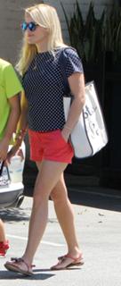 Reese Witherspoon feet photo thumbnail