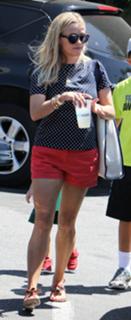 Reese Witherspoon feet photo thumbnail