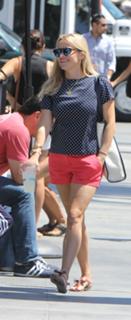 Reese Witherspoon feet photo thumbnail