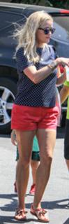Reese Witherspoon feet photo thumbnail