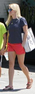 Reese Witherspoon feet photo thumbnail