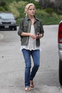 Reese Witherspoon feet photo thumbnail