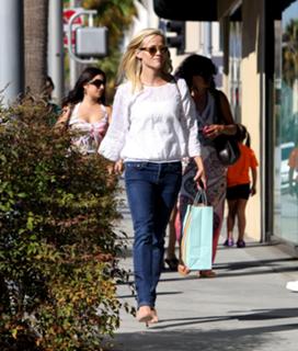 Reese Witherspoon feet photo thumbnail