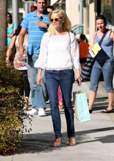 Reese Witherspoon feet photo thumbnail