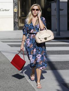 Reese Witherspoon feet photo thumbnail