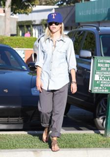 Reese Witherspoon feet photo thumbnail