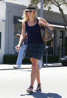 Reese Witherspoon feet photo thumbnail