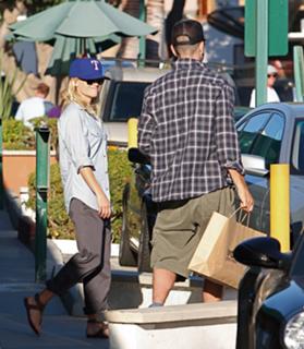Reese Witherspoon feet photo thumbnail