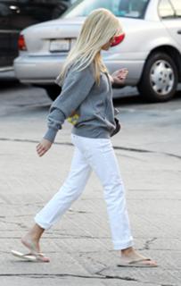 Reese Witherspoon feet photo thumbnail