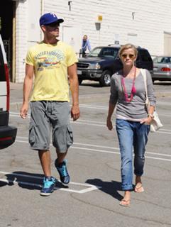 Reese Witherspoon feet photo thumbnail