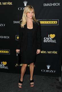 Reese Witherspoon feet photo thumbnail