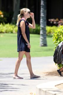 Reese Witherspoon feet photo thumbnail
