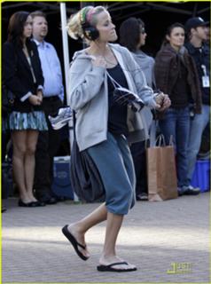 Reese Witherspoon feet photo thumbnail