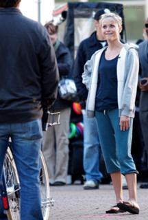 Reese Witherspoon feet photo thumbnail