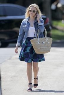Reese Witherspoon feet photo thumbnail
