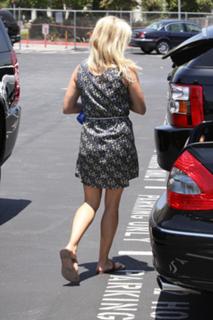 Reese Witherspoon feet photo thumbnail
