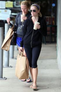 Reese Witherspoon feet photo thumbnail