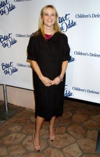 Reese Witherspoon feet photo thumbnail