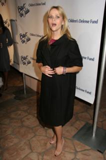 Reese Witherspoon feet photo thumbnail