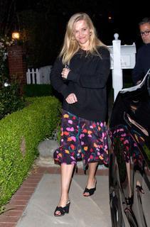 Reese Witherspoon feet photo thumbnail