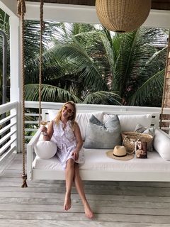 Reese Witherspoon feet photo thumbnail