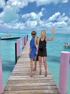 Reese Witherspoon feet photo thumbnail