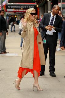 Reese Witherspoon feet photo thumbnail