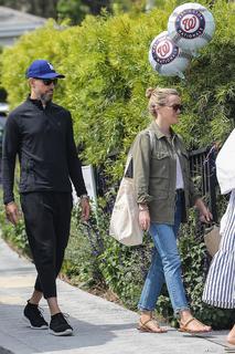 Reese Witherspoon feet photo thumbnail