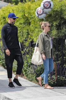 Reese Witherspoon feet photo thumbnail