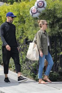 Reese Witherspoon feet photo thumbnail