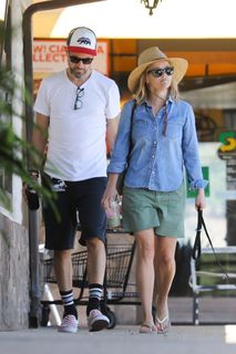 Reese Witherspoon feet photo thumbnail