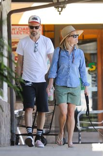 Reese Witherspoon feet photo thumbnail