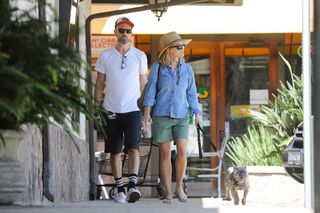 Reese Witherspoon feet photo thumbnail