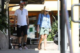 Reese Witherspoon feet photo thumbnail