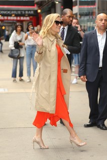 Reese Witherspoon feet photo thumbnail