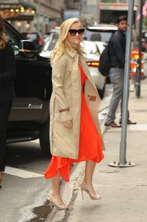 Reese Witherspoon feet photo thumbnail