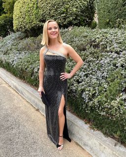 Reese Witherspoon feet photo thumbnail