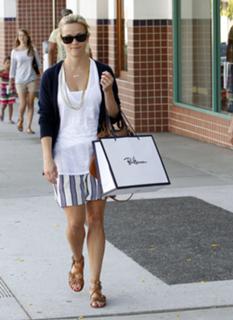 Reese Witherspoon feet photo thumbnail