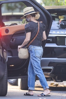 Reese Witherspoon feet photo thumbnail